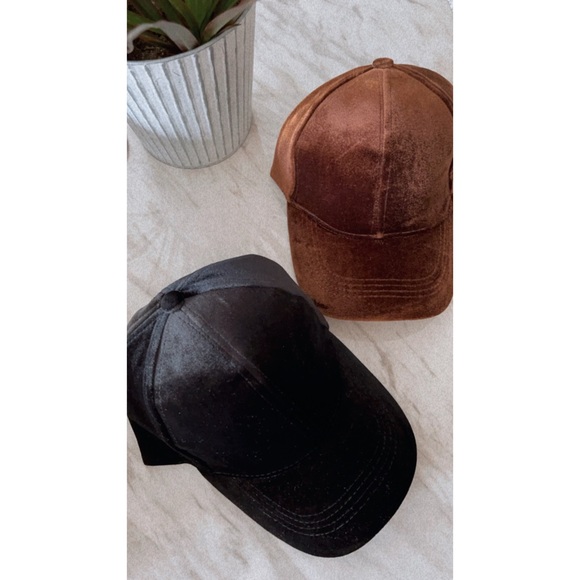 Accessories - 🆕Velvet baseball cap brown or black